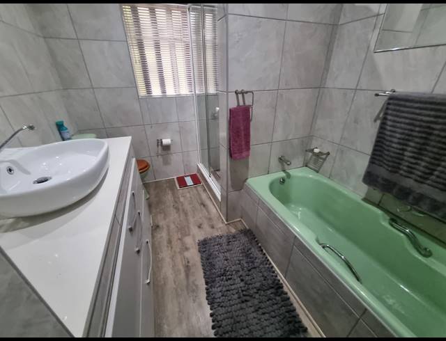 4 BEDROOM FREESTANDING FOR SALE IN PARKRAND